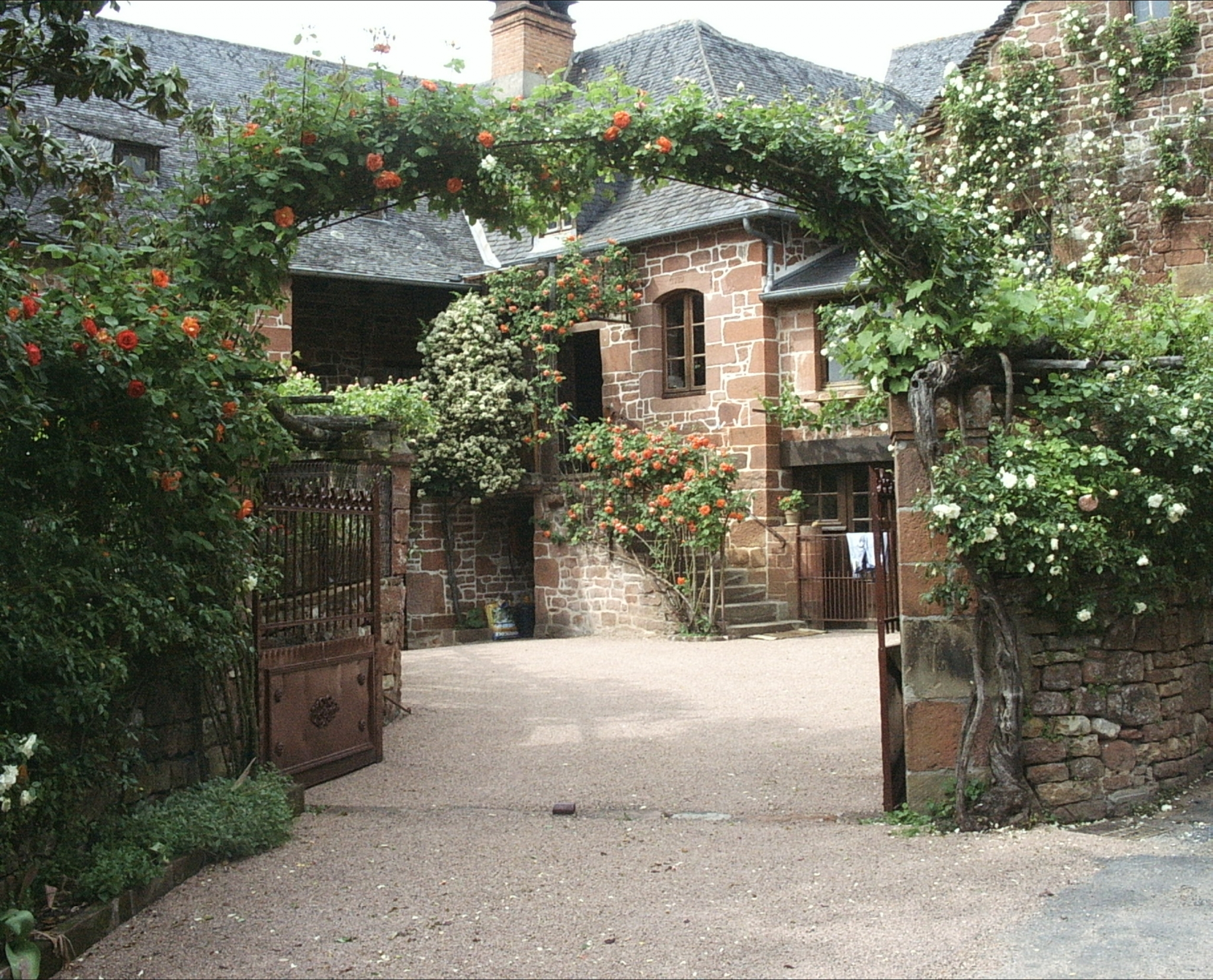 Collonges-la-Rouge-4-